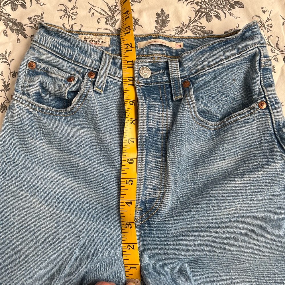 Levi's Ribcage Bootcut Jeans - Picture 5 of 9